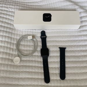 Series 5 Apple Watch 40MM